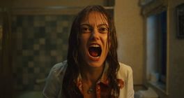 Scapegoat: Ella Purnell a další herci se přidávají k novému filmu režiséra Ariho Astera