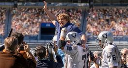 V traileru na sportovní novinku Madden se Nicolas Cage mění v legendu amerického fotbalu
