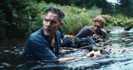 Ve chváleném thrilleru The Weight musí Ethan Hawke propašovat zlato přes nehostinnou divočinu