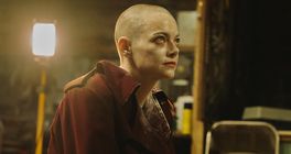 Komediální potrhlost Bugonia s mimozemšťankou Emmou Stone má na světě nový trailer