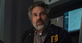 Mark Ruffalo se jako agent FBI snaží zastavit sérii loupeží v traileru na minisérii Jednotka