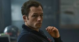  Šváb se promění v člověka. Krimi Kockroach převrátí naruby Proměnu od Franze Kafky