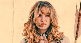 Sydney Sweeney pátrá po vzácné indiánské košili v akční komedii Americana