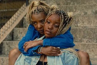 Is God Is: Dvě sestry dostanou od své matky důležitý úkol. Zabít vlastního otce 