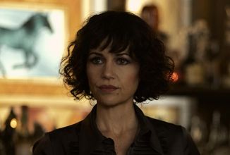 who-plays-verna-in-the-fall-of-the-house-of-usher--carla-gugino-1696950271-view-0.png