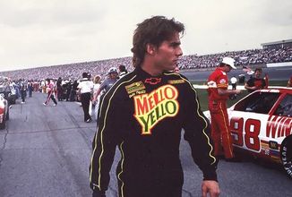 tom-cruise-i-always-love-the-fun-and-adrenaline-of-a-racing-v0-rDyfNBrbRgLjzaPwmrJfUPdHMZSKldx1EUYSCHKCioc.webp