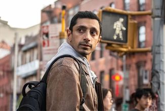Riz Ahmed zamíří v thrilleru Relay do nebezpečného světa zkorumpovaných společností