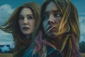 Julianne Moore a Sydney Sweeney v roli matky a dcery, které spojuje temné tajemství
