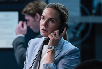 Rebecca Ferguson a Greta Lee se v nové romanťárně potkají na cestě mezi líbánkami a pohřbem