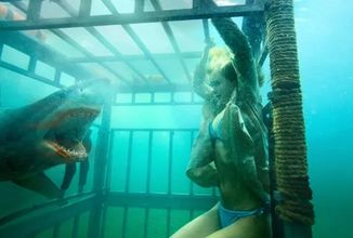 Režisér Šílené noci chystá žraločí survival thriller s hvězdou ze seriálu Bridgertonovi