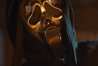 Metallic-Ghostface-Mask-in-Scream.jpg