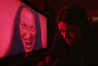 V hororu Undertone od studia A24 začnou tvůrkyni podcastů děsit tajemné nahrávky