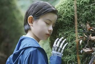 V japonském sci-fi dramatu Sheep in the Box si truchlící manželé pořídí robotického synka