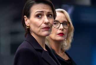 Hostage: Britská premiérka a francouzská prezidentka čelí nebezpečnému spiknutí
