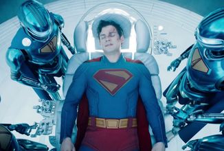 Těžce raněný Superman a jeho ledová pevnost v nové upoutávce
