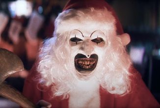 Upoutávka na slasher horor Terrifier 3 láká na krvavou vánoční nadílku