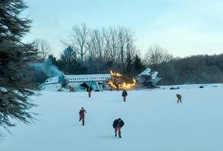 Akční thriller Cold Zero o havárii letadla v mrazivé divočině napíše tvůrce Temného případu