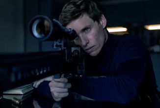 Eddie Redmayne jako zkušený zabiják Šakal v novém traileru na seriál The Day of the Jackal