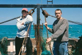 Rose of Nevada: George MacKay a Callum Turner na palubě záhadné lodi, která cestuje časem