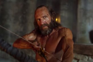 Ralph Fiennes se jakožto Odysseus vrací zpět domů v traileru na film The Return