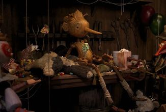 Guillermo del Toro se pochlubil novými fotkami z jeho dospělejší verze příběhu o Pinocchiovi
