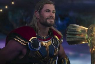 V novém klipu na nadcházející marvelovku se Thorova sekyra střetne s ostřím Řezníka bohů