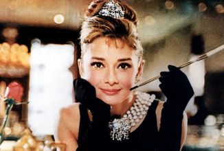 Lily Collins ztvární Audrey Hepburn ve filmu o výrobě slavné klasiky Snídaně u Tiffanyho
