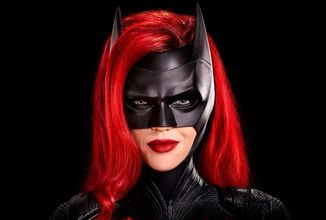 Bývalá představitelka Batwoman se pořádně pustila do svých kolegů z natáčení. Odpověď na sebe nenechala dlouho čekat