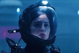 V děsivé sci-fi Ash se hrdinka probudí na neznámé planetě s povražděnou posádkou