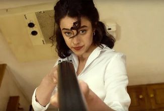 Margaret Qualley se pouští do vyšetřování v traileru na švihlou černou komedii Honey Don't!