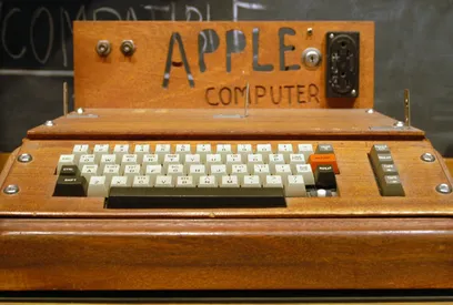 APPLE 1.png