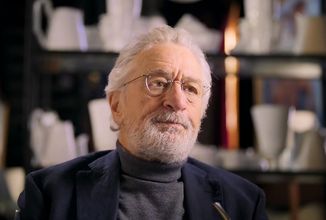 Robert De Niro naučí Jennu Ortegu umění mazaného kulečníku