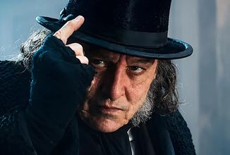 Johnny Depp se v traileru na novou Vánoční koledu potýká s hrůzostrašnými duchy
