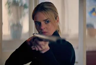 V akční komedii Over Your Dead Body si dva manžele půjdou navzájem po krku