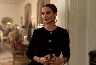 V černé komedii The Worst čeká hosty Alicie Vikander pořádně chaotický večer