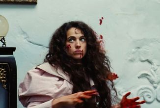 Z Margaret Qualley se stane viktoriánské psycho