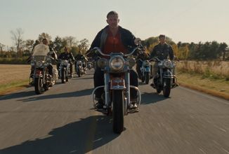Motorkáři Tom Hardy a Austin Butler jako členové nebezpečného gangu v novém traileru