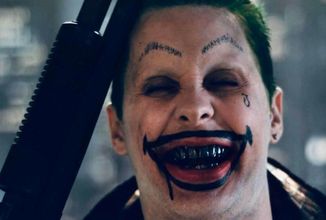 Režisér David Ayer se pochlubil dosud neviděnou fotkou Jokera v podání Jareda Leta 