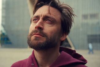 K novým Hunger Games se připojuje Kieran Culkin jako moderátor Caesar Flickerman