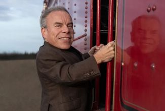 Do Harryho Pottera se vrací známá tvář, Warwick Davis si znovu zahraje Kratiknota