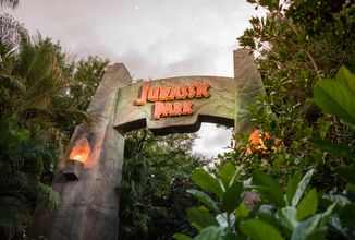 Jurassic-park-gate-IOA.jpg