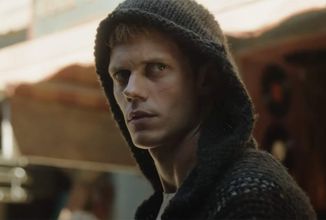 K filmu o stárnoucím Robinu Hoodovi se připojuje Bill Skarsgård a další herci