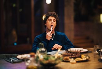 V satirické tragikomedii Rosebush Pruning zavítáme mezi rodinu s temným tajemstvím