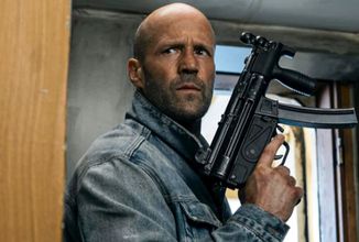 V akčňáku Mutiny rozpoutá Jason Statham pořádný masakr na nákladní lodi plné ničemů