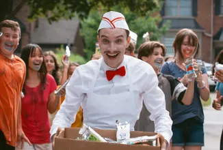 V hororu Ice Cream Man od Eliho Rotha se malé děti změní ve vraždící psycha