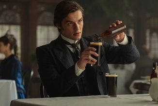 Stane se příštím Bondem teprve 22letý herec ze seriálu Rod Guinnessů?