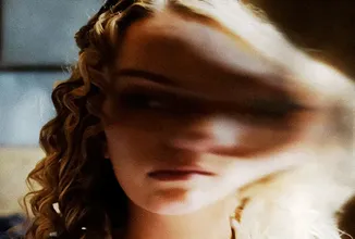 V hororu Man Finds Tape dva sourozenci zjistí, že jejich rodné město skrývá něco zlého