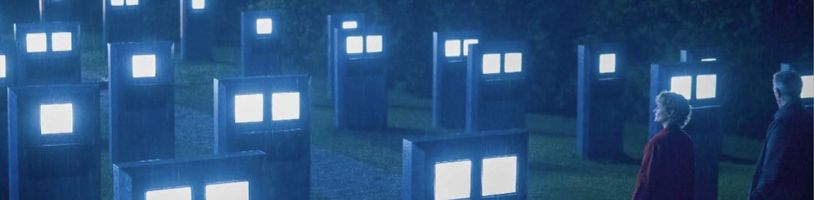 The Shrouds: První fotky z nového filmu Davida Cronenberga odhalují podivný hřbitov