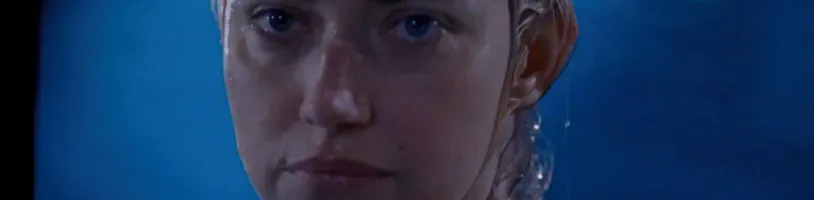 Nový trailer na Chronologii vody láká na režijní prvotinu herečky Kristen Stewart