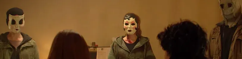 Upoutávka k hororu Cizinci: Kapitola 3 láká na hrůzostrašné finále trilogie